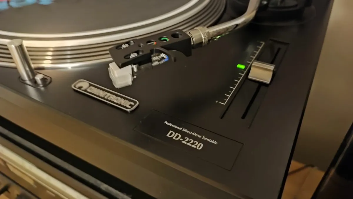 OMNITRONIC DD-2220,copy of Technics 1210 turntable - Image 2
