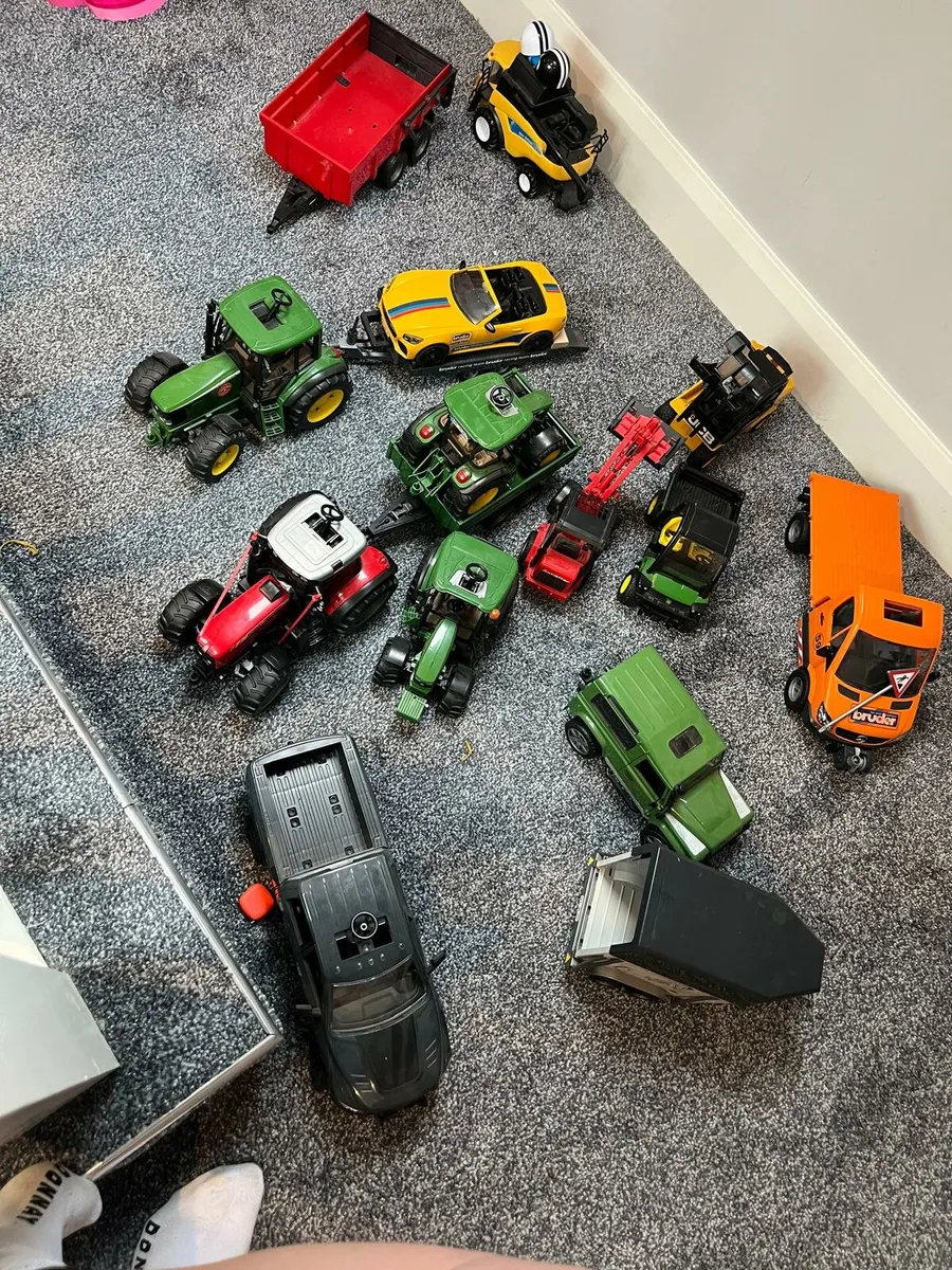 Toy tractors - Image 1