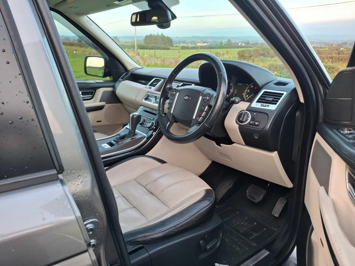 Land Rover Range Rover 2011 - Image 2