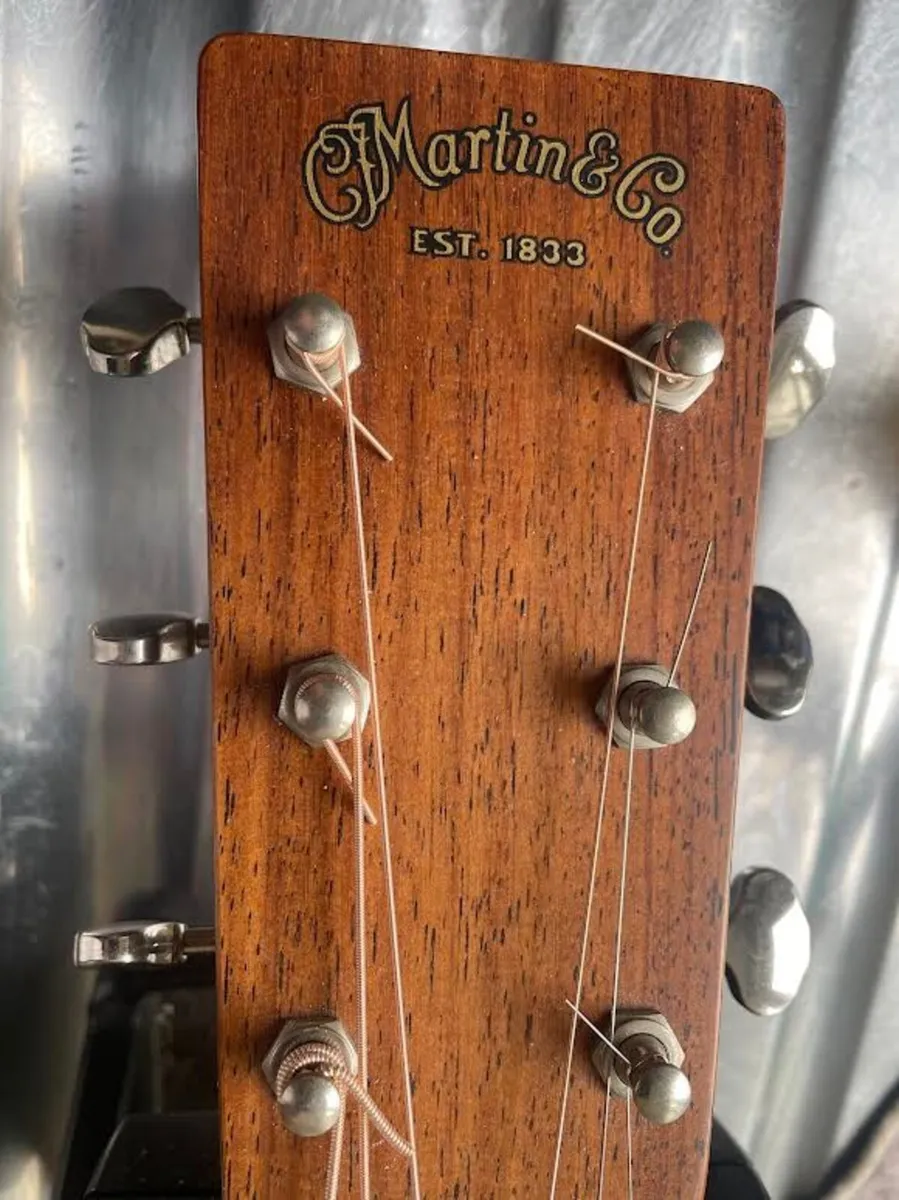 guitar - Image 3