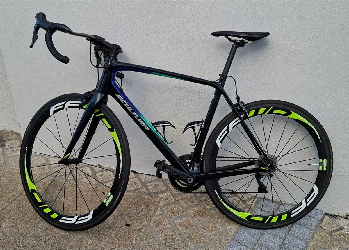 Full carbon CF3 road bike 54 M/L - Image 1