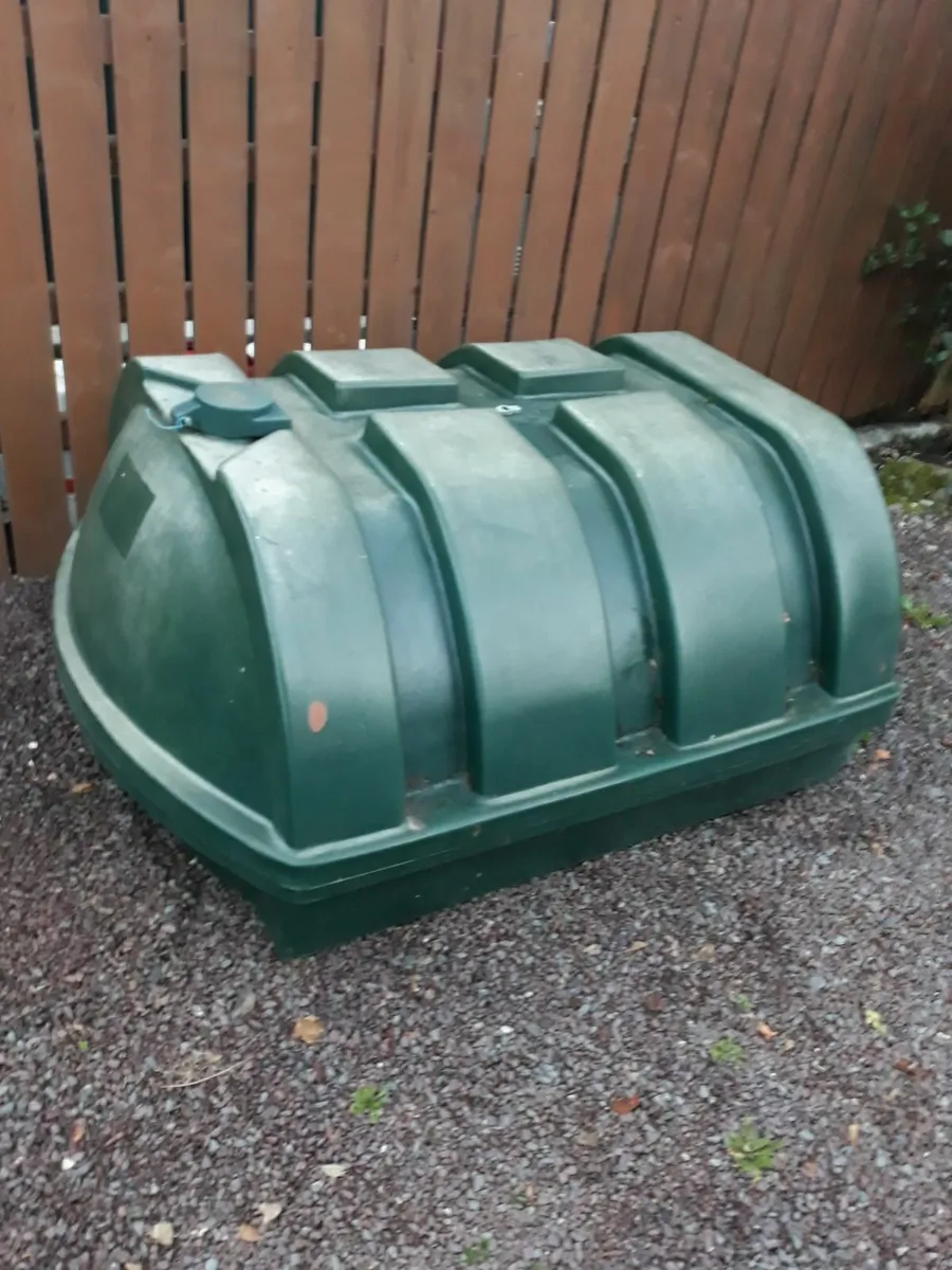 Oil tank