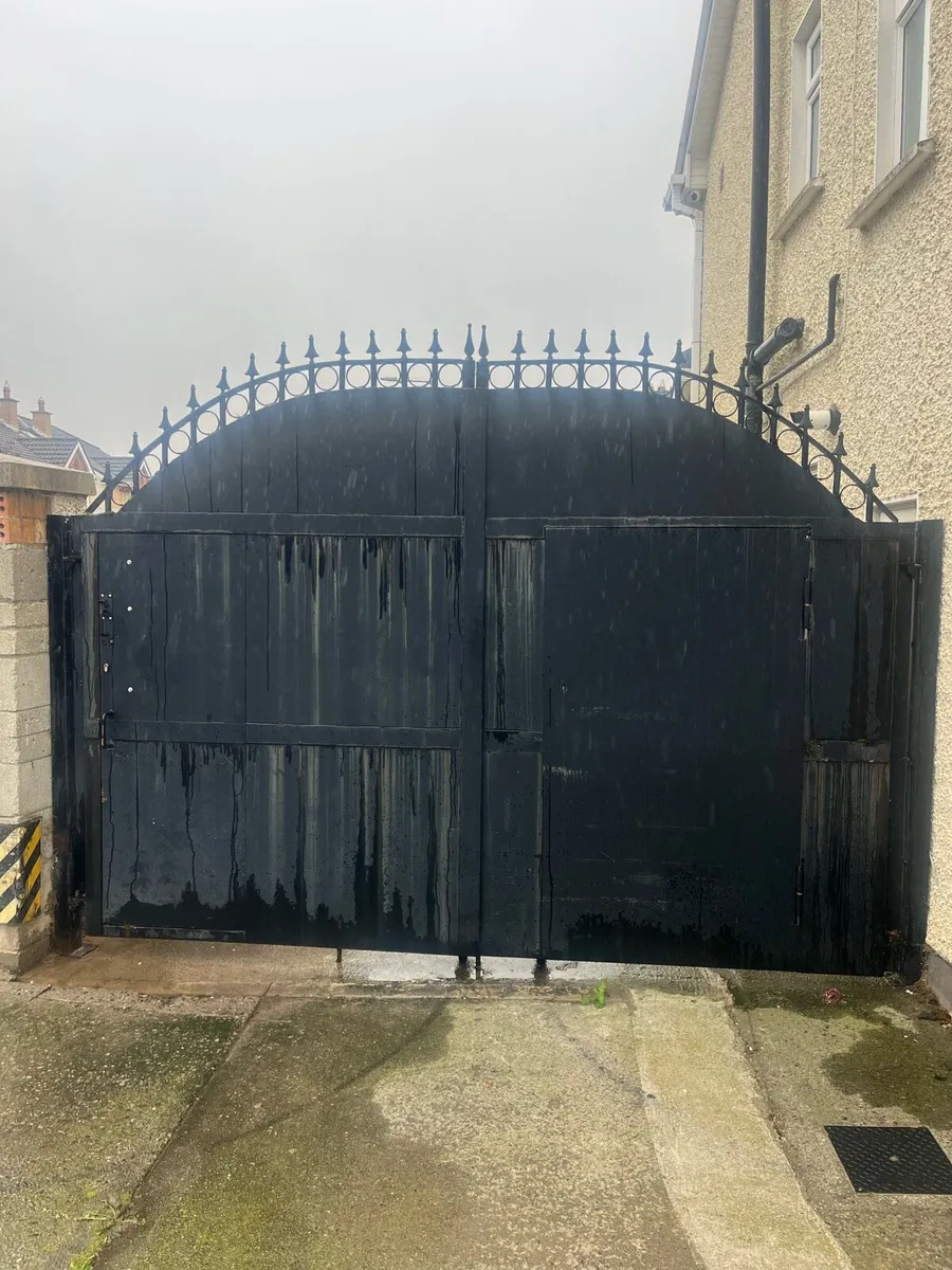 Metal Gates - Image 1