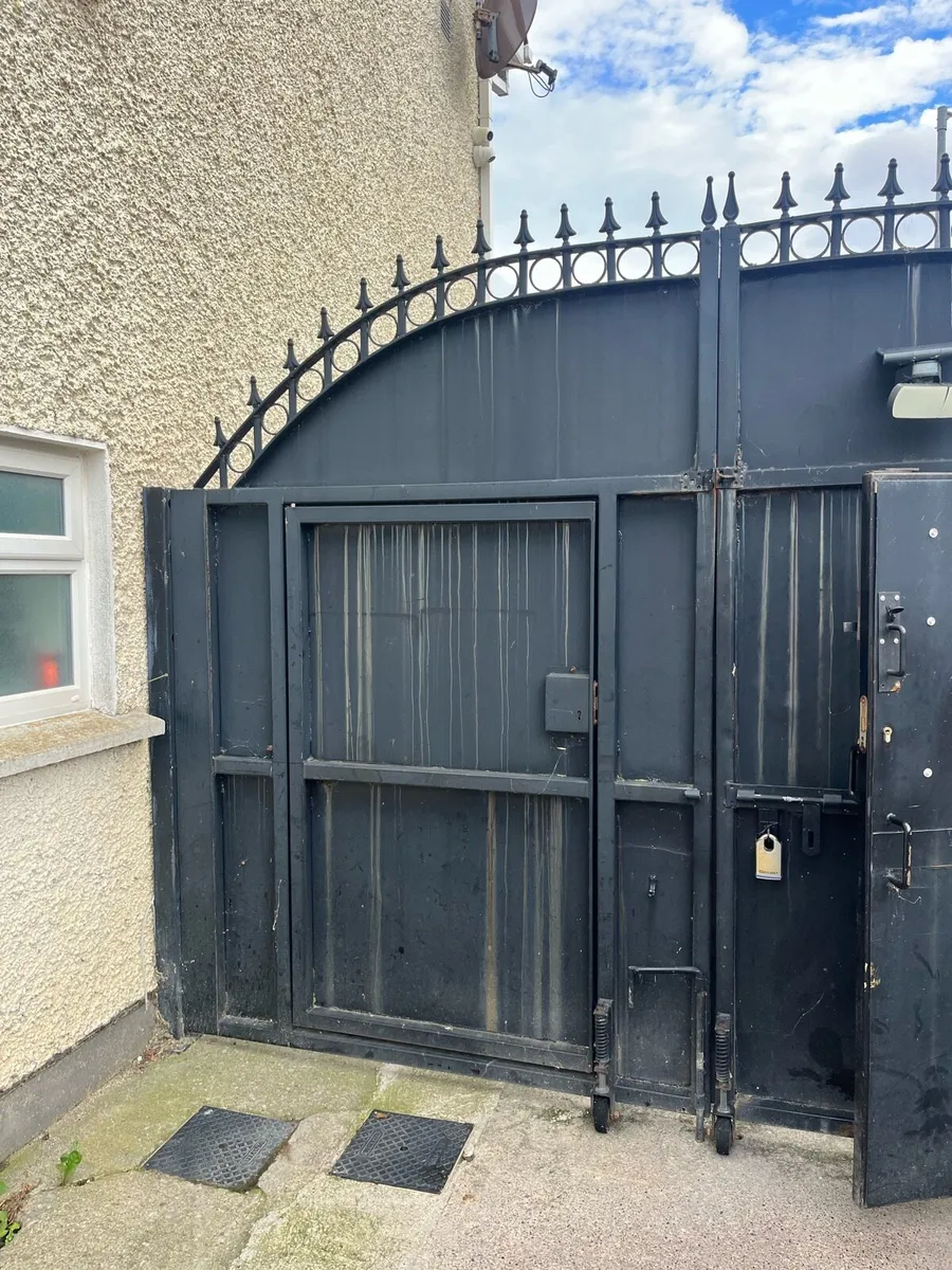 Metal Gates - Image 2