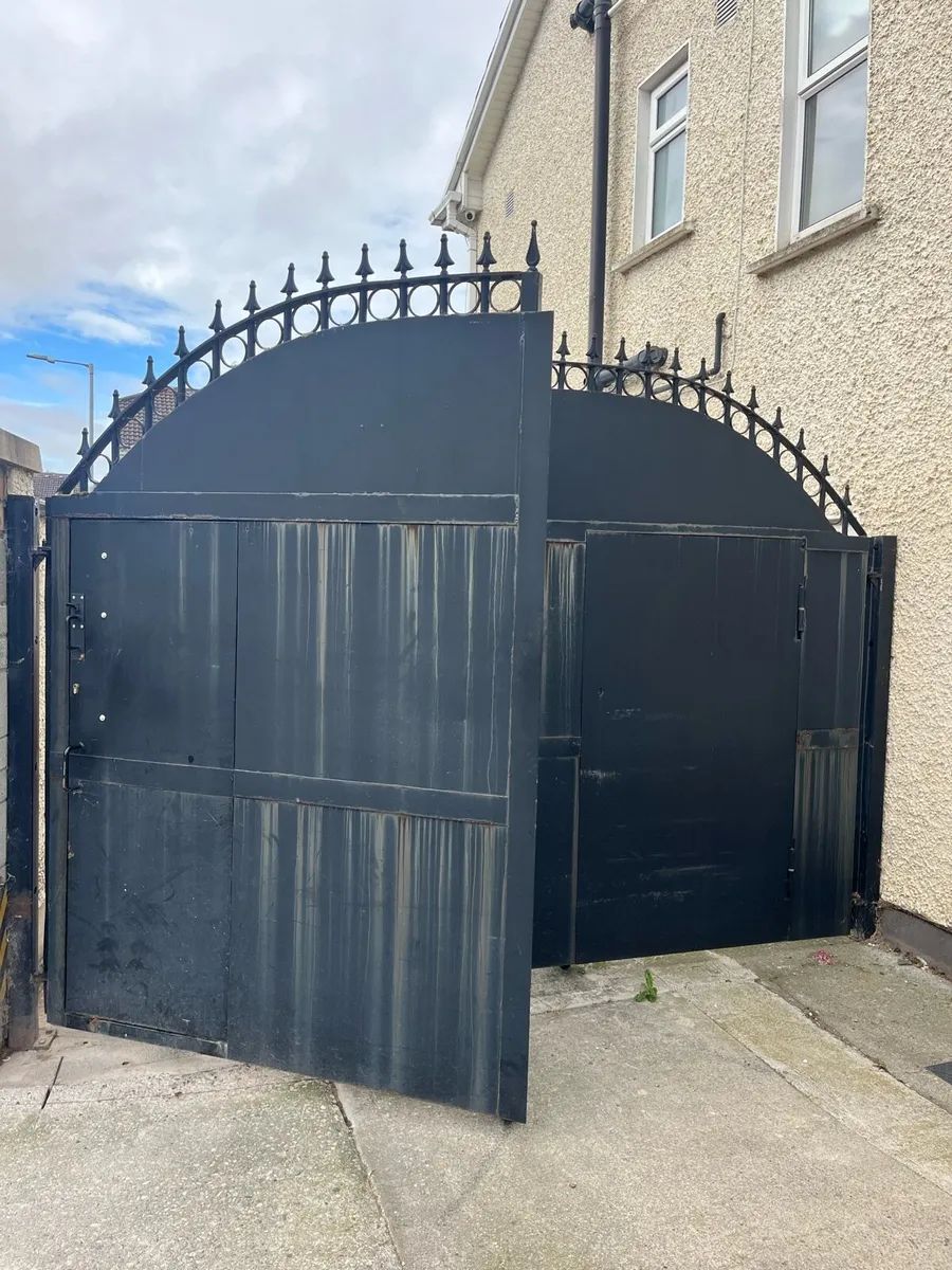 Metal Gates - Image 3