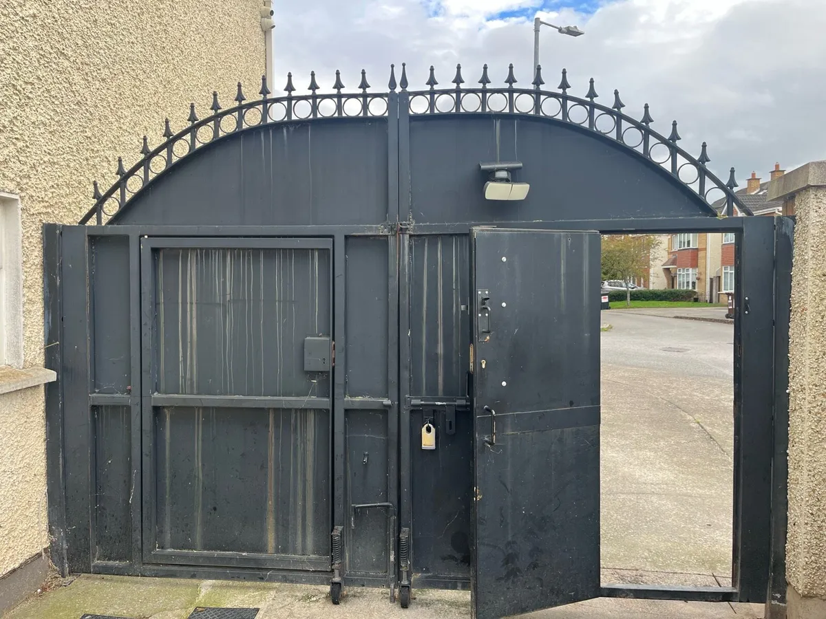 Metal Gates - Image 4
