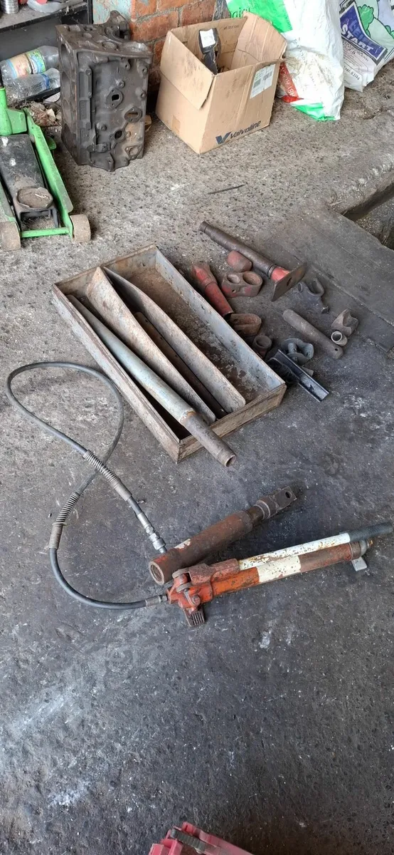 Autobody frame puller - Image 1