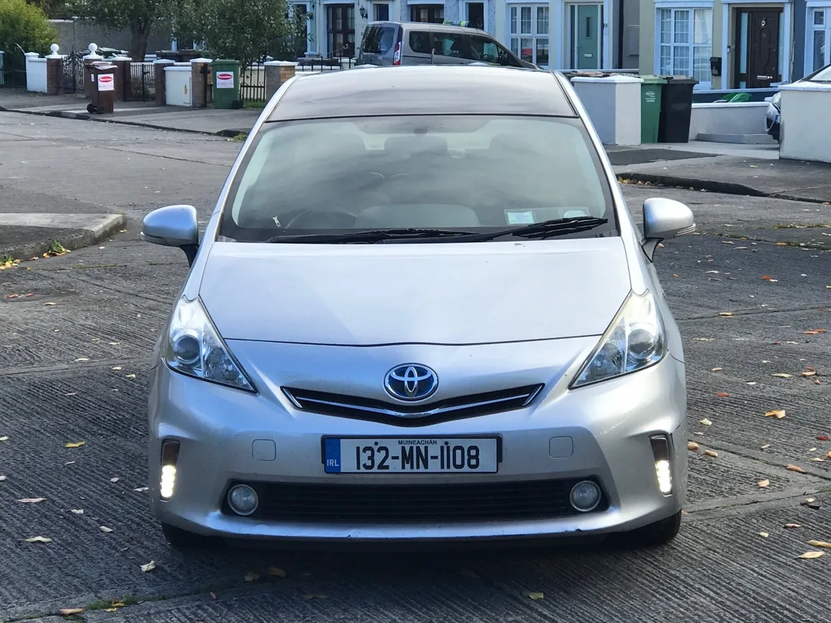 Toyota Prius 7 seats - Image 1