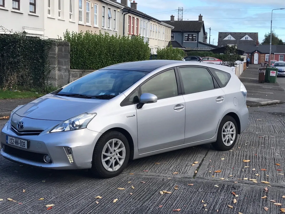 Toyota Prius 7 seats - Image 3
