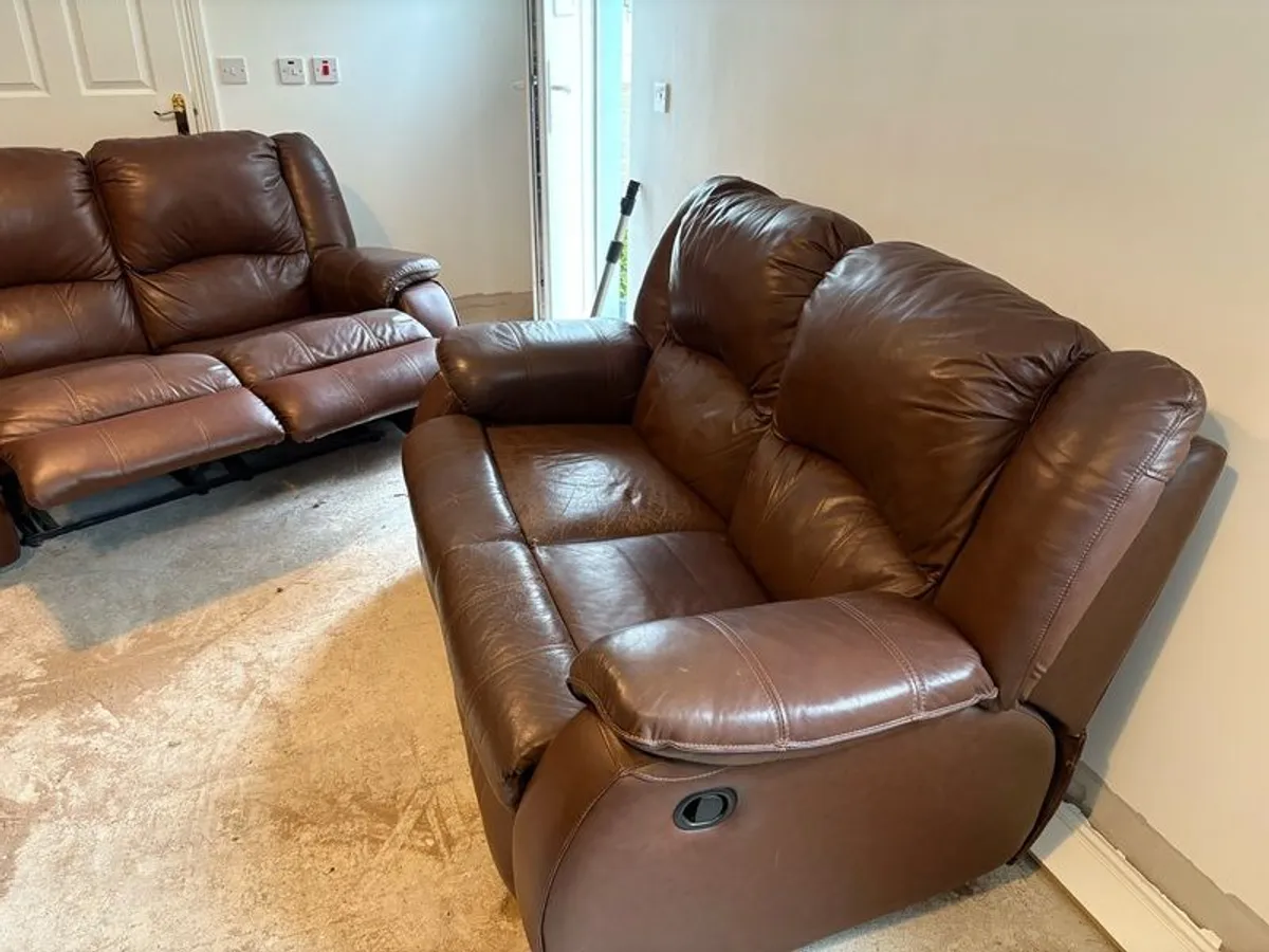 2 double leather recliner - Image 4