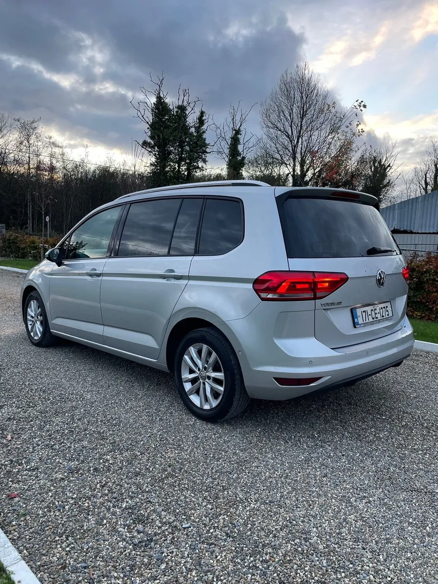 2017 Volkswagen Touran - Image 2