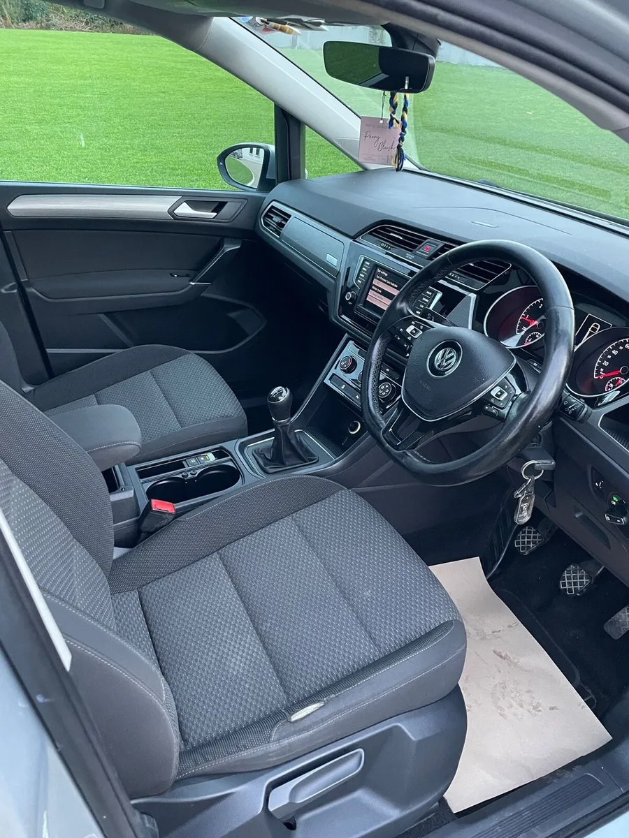 2017 Volkswagen Touran - Image 4