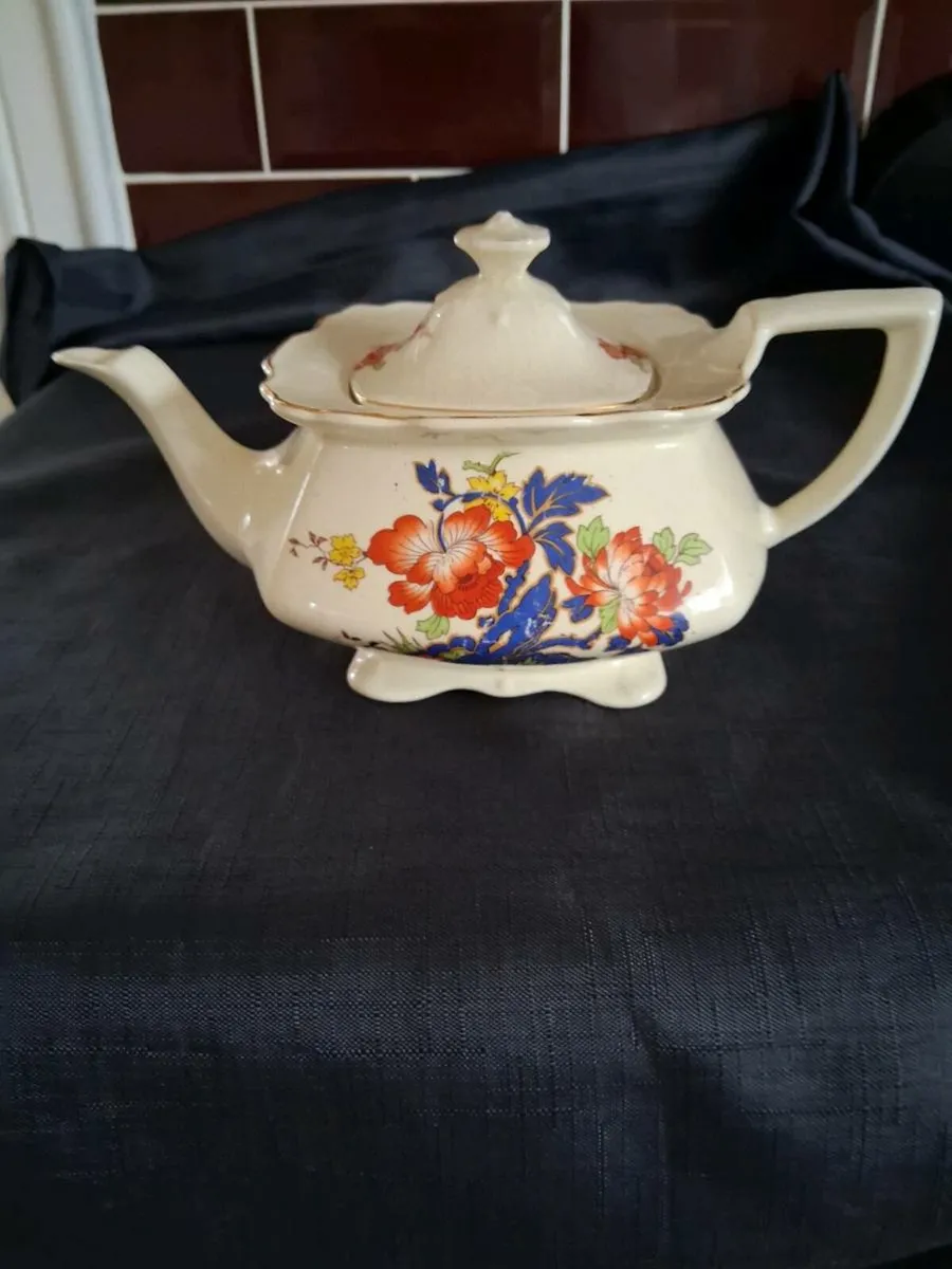 Square Teapot - Image 1