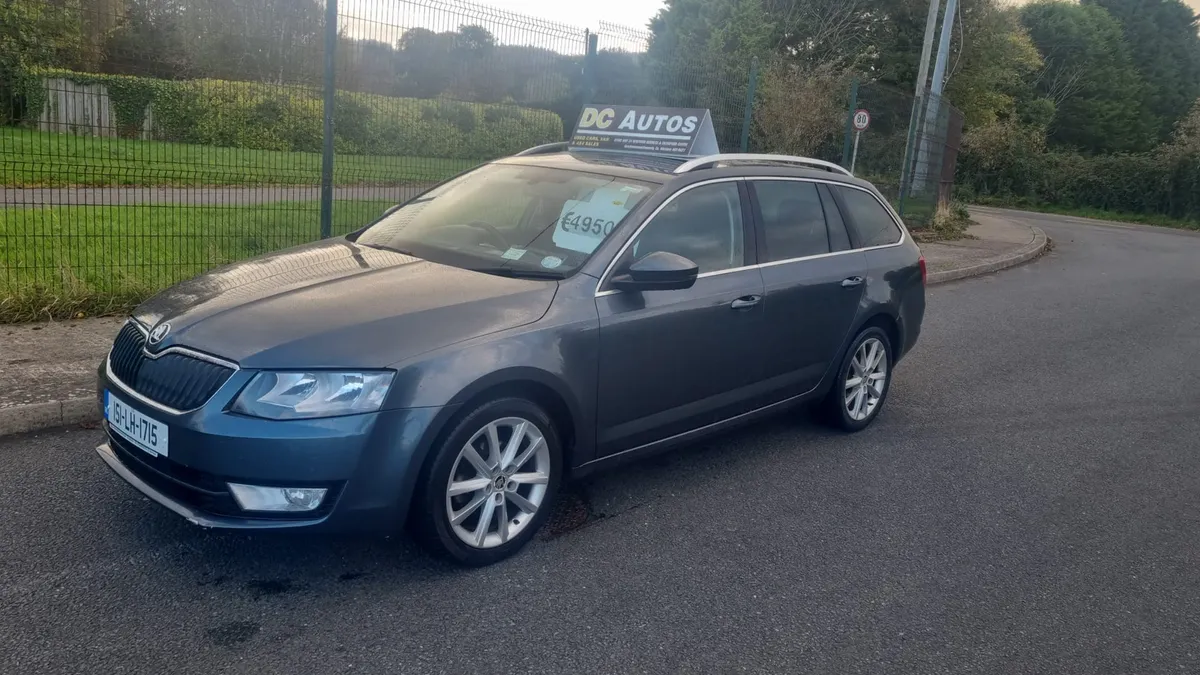 15 SKODA OCTAVIA EST - Image 2