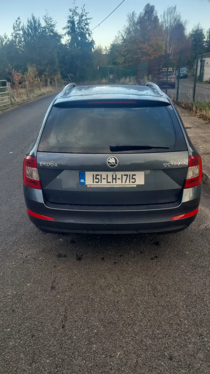 15 SKODA OCTAVIA EST - Image 4
