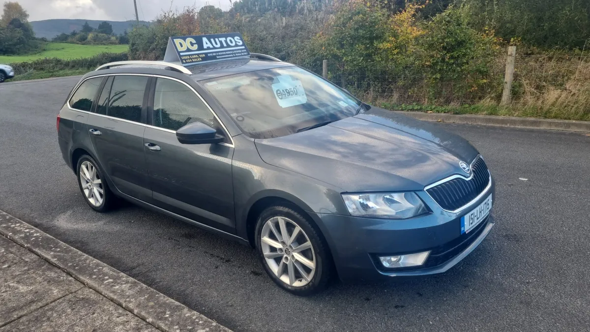 15 SKODA OCTAVIA EST - Image 1