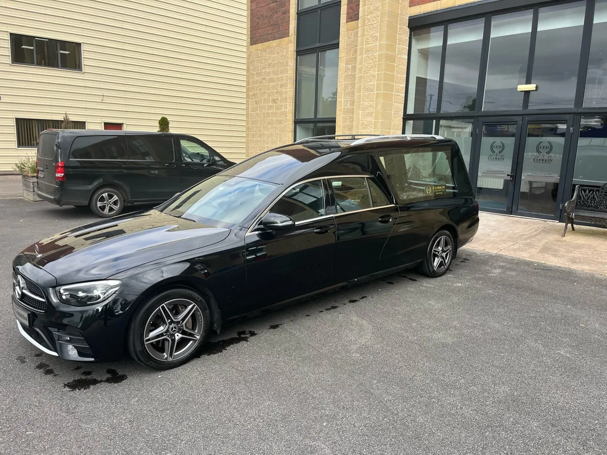 Mercedes Hearse ( Quinn ) - Image 4
