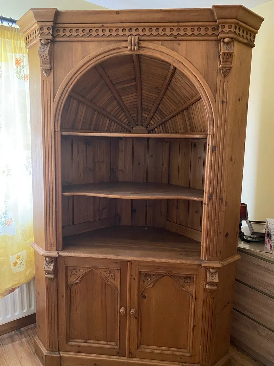 Dresser - Image 1