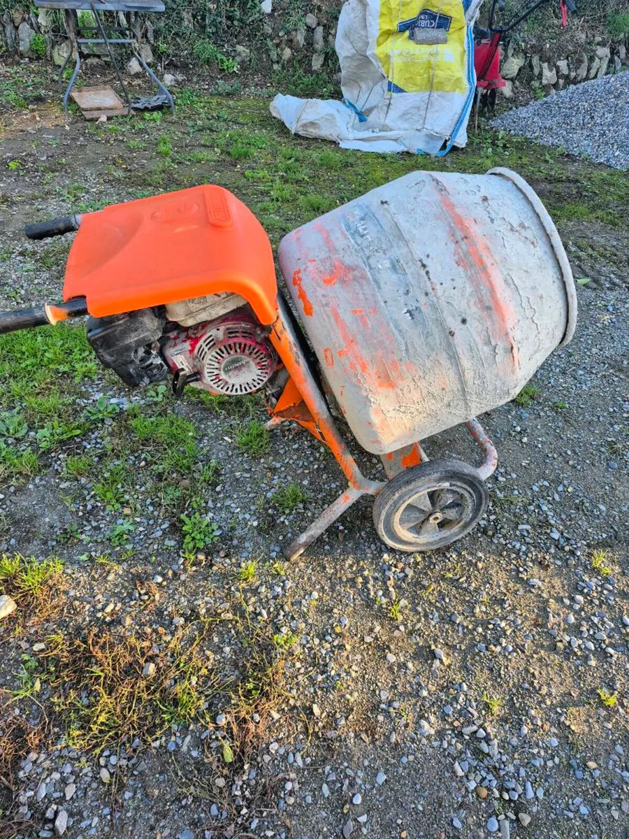 Belle,Altrad mixer,honda engine - Image 1