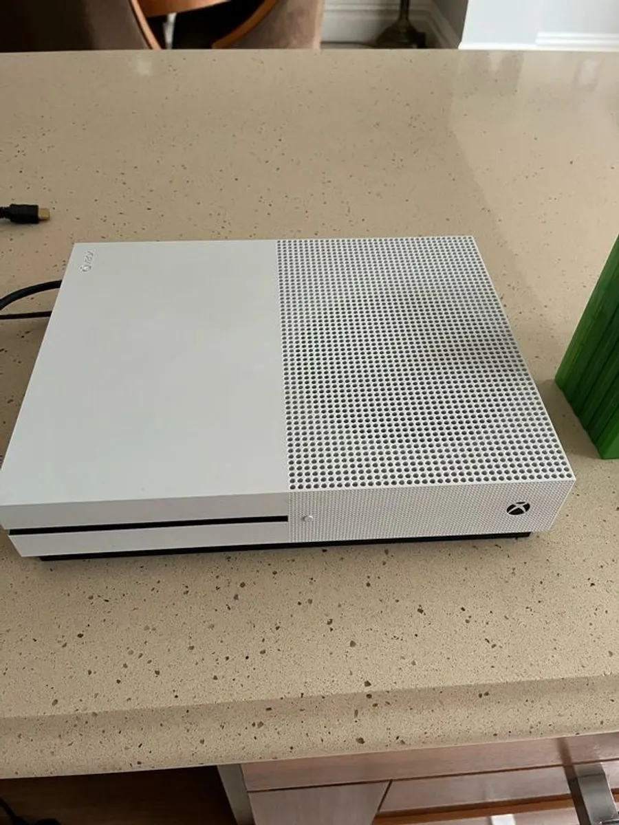 Xbox One S - Image 1