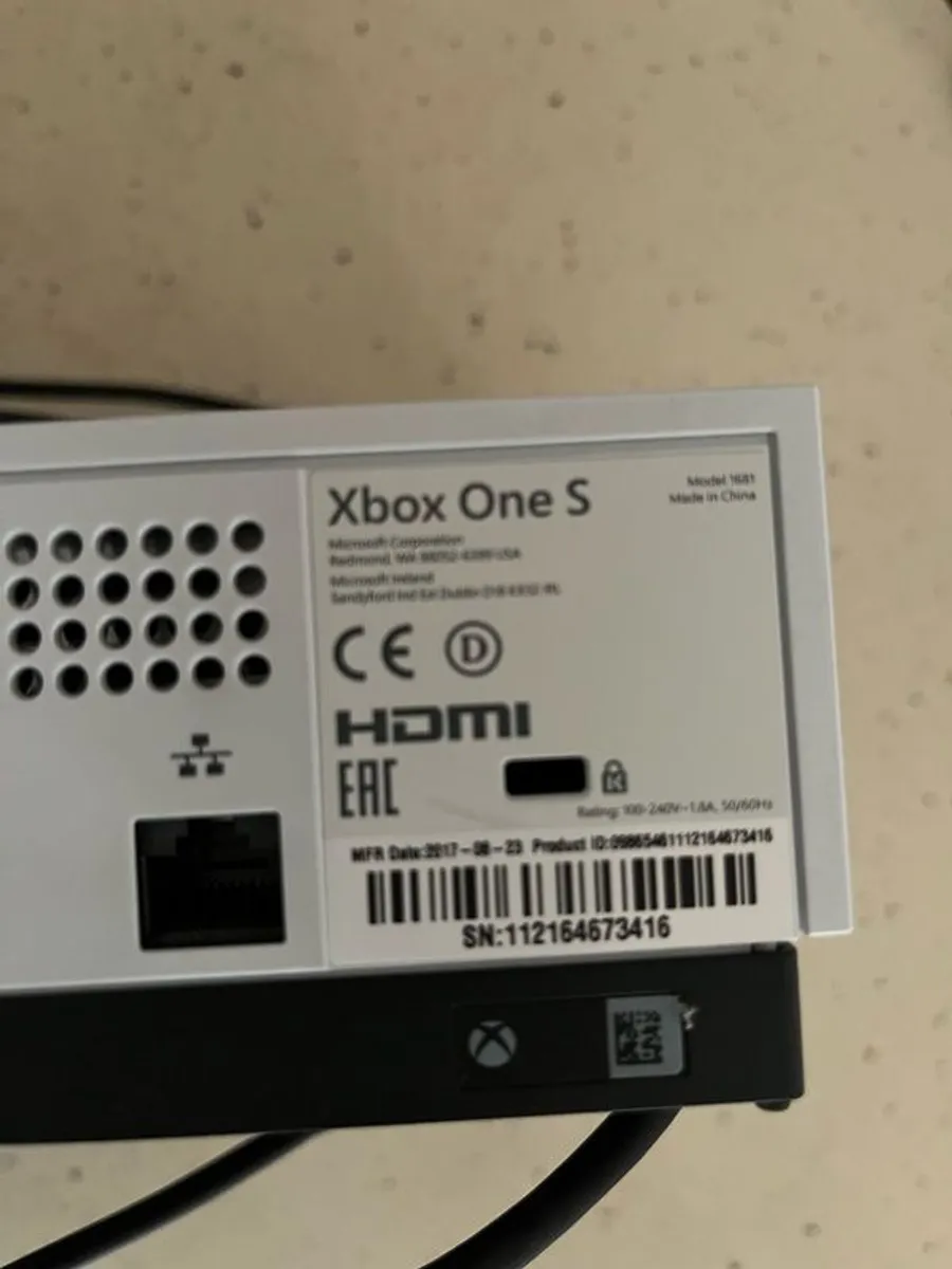 Xbox One S - Image 3