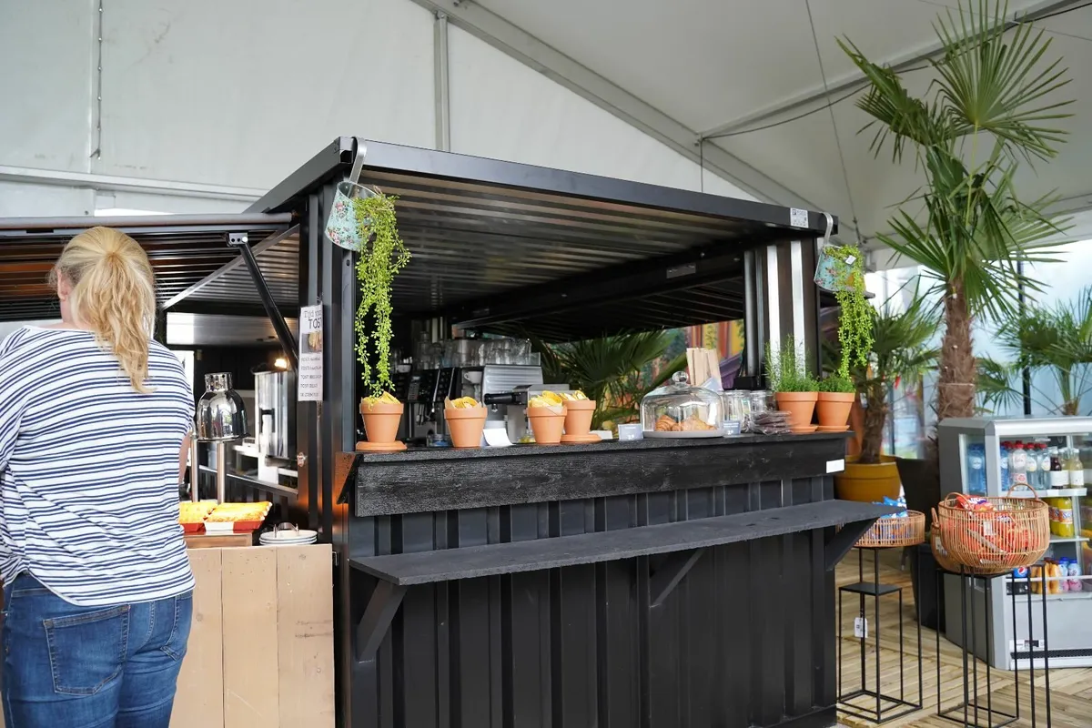 Premium Outdoor Bar – High Quality & Affordable - Image 1
