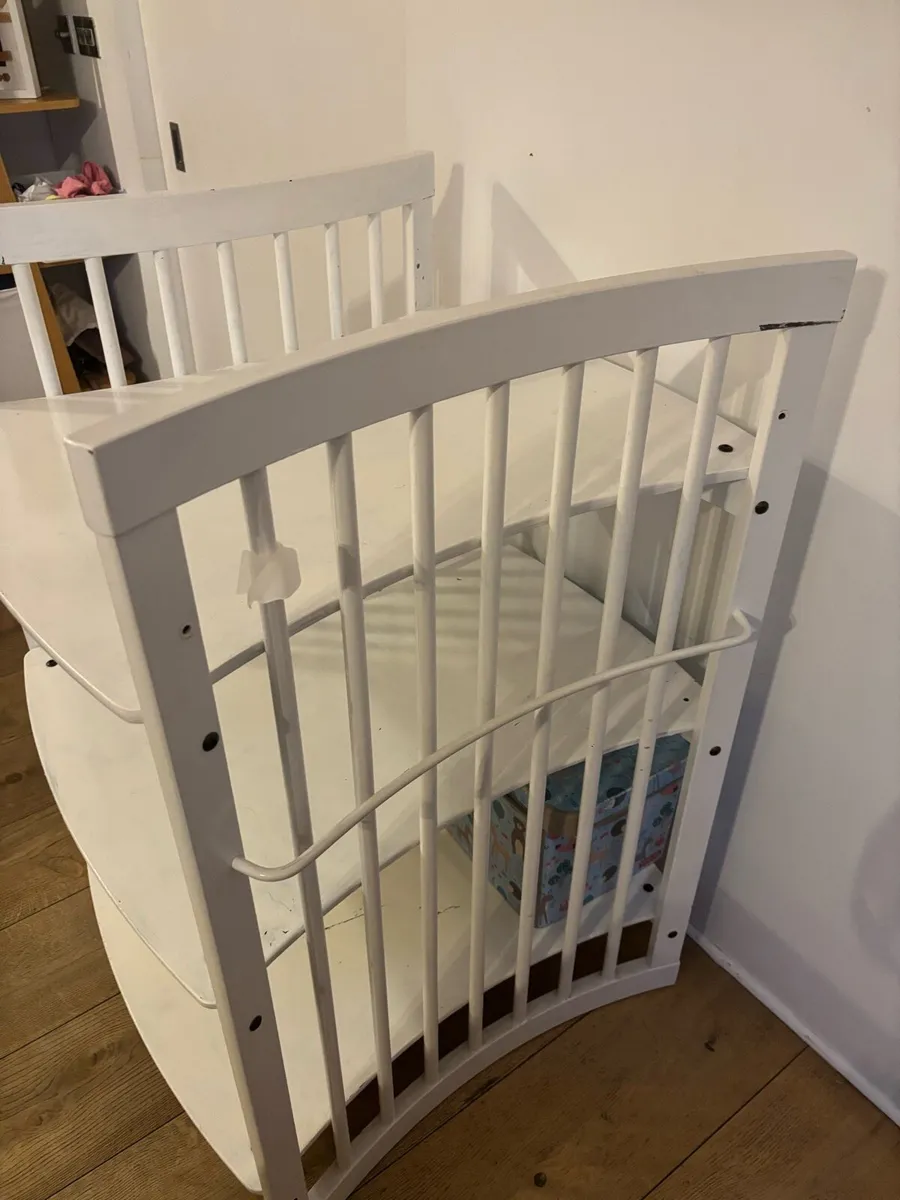 Stokke changing table - Image 2