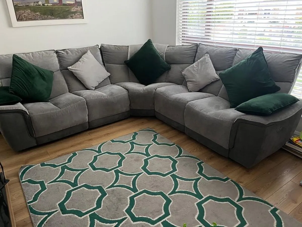 Corner Settee - Image 1