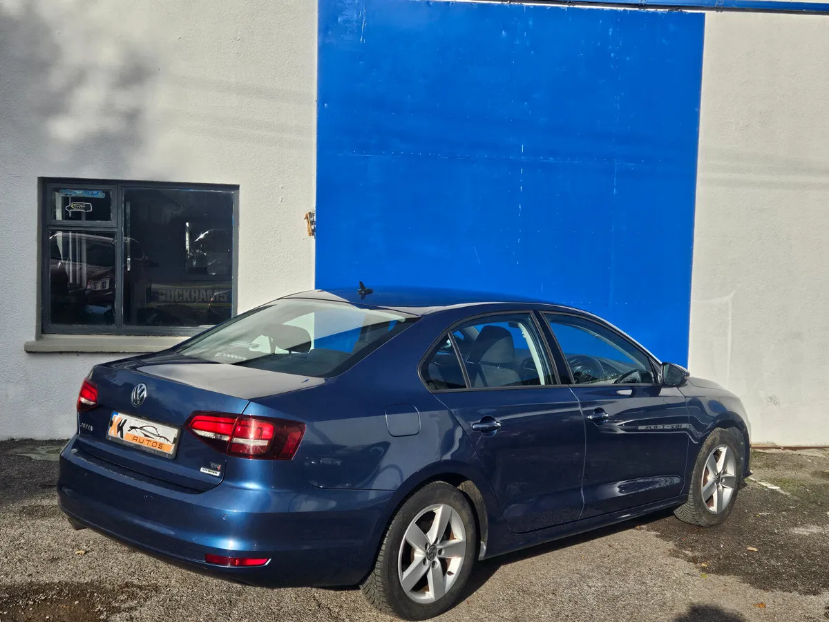 Volkswagen Jetta 2016 - Image 3