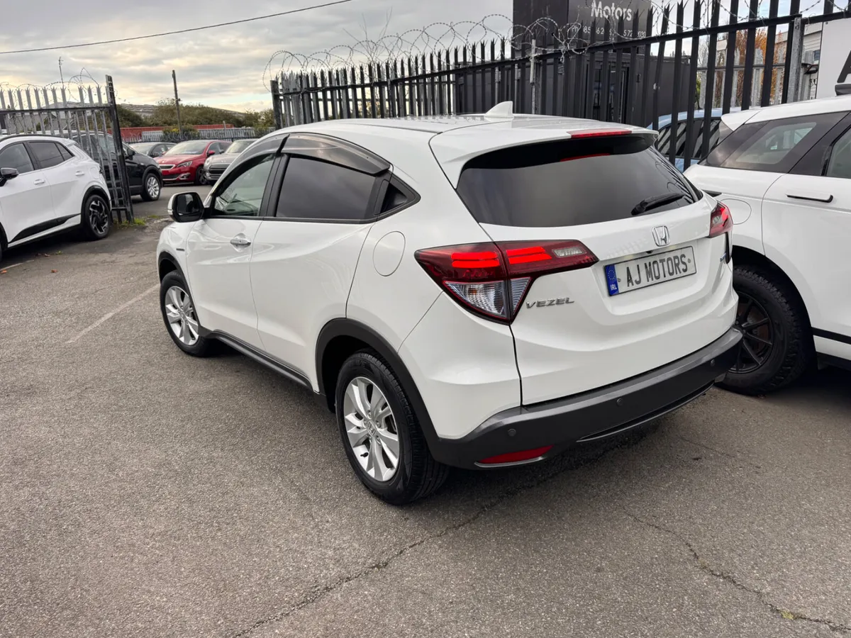 14 HONDA VEZEL 1.5 Hybrid - Image 4