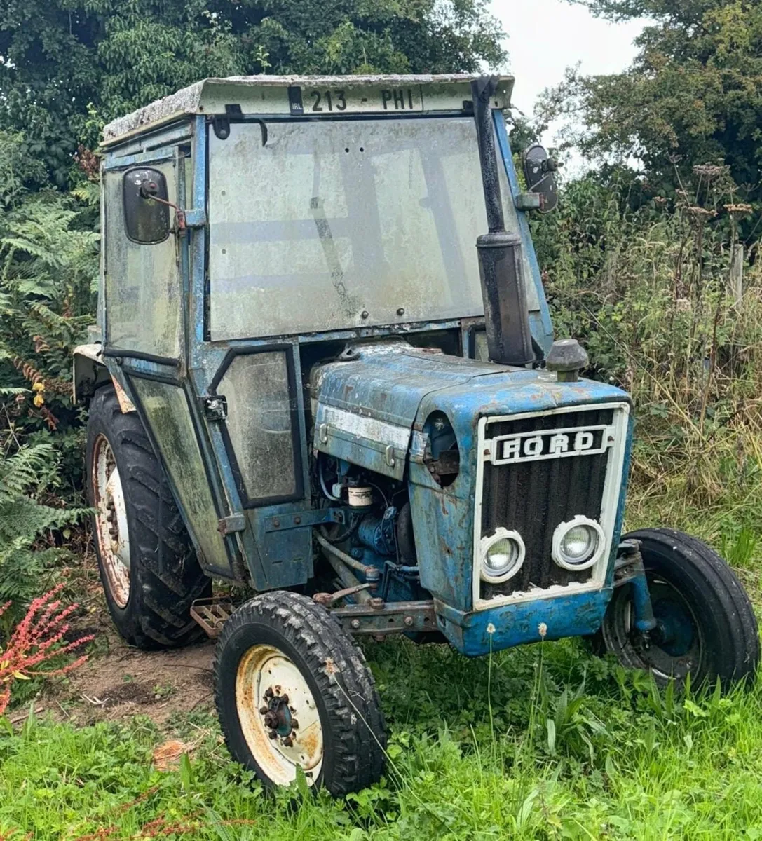 Ford 2600 tractor - Image 2