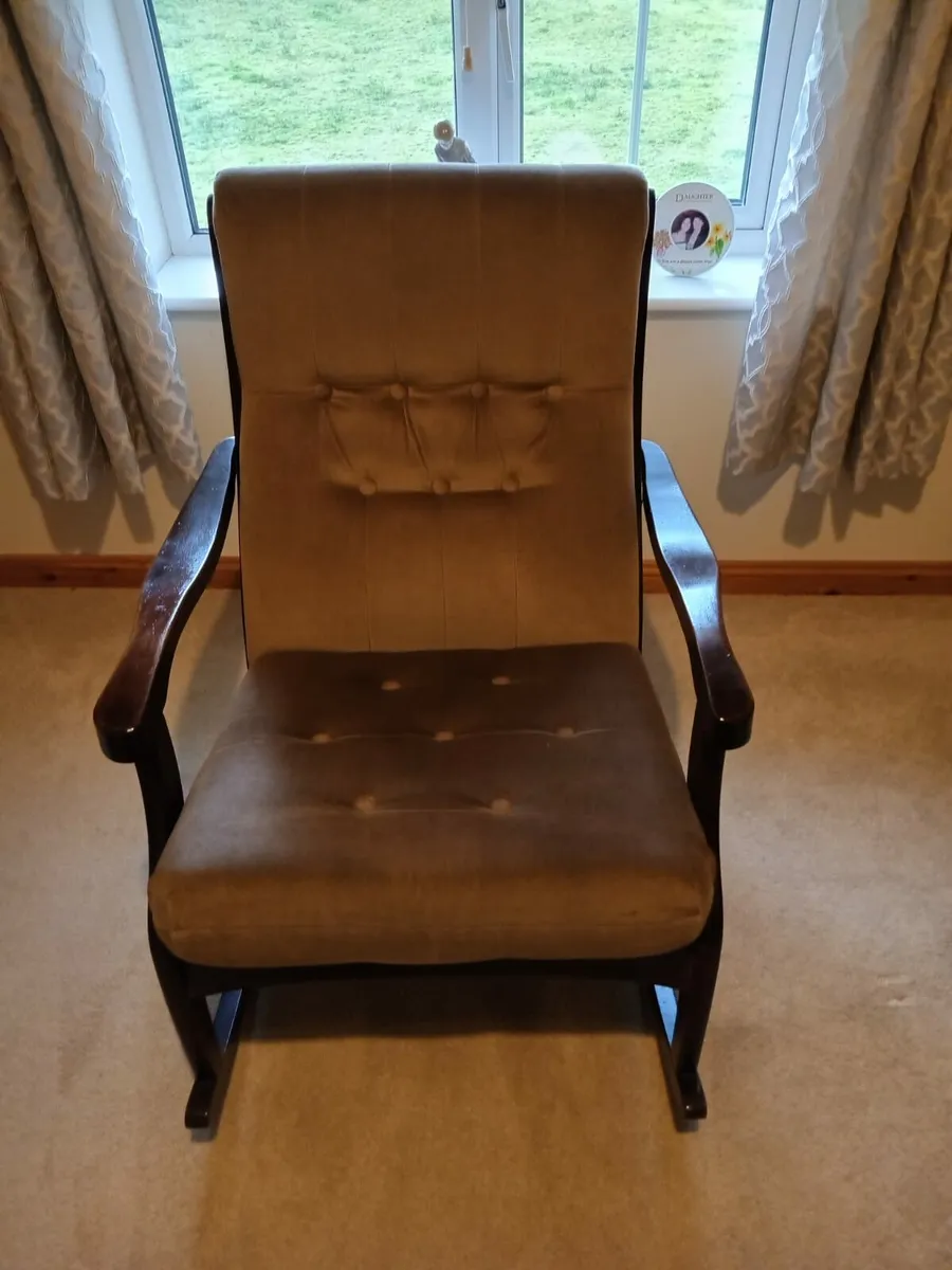 2x rocking chairs - Image 1