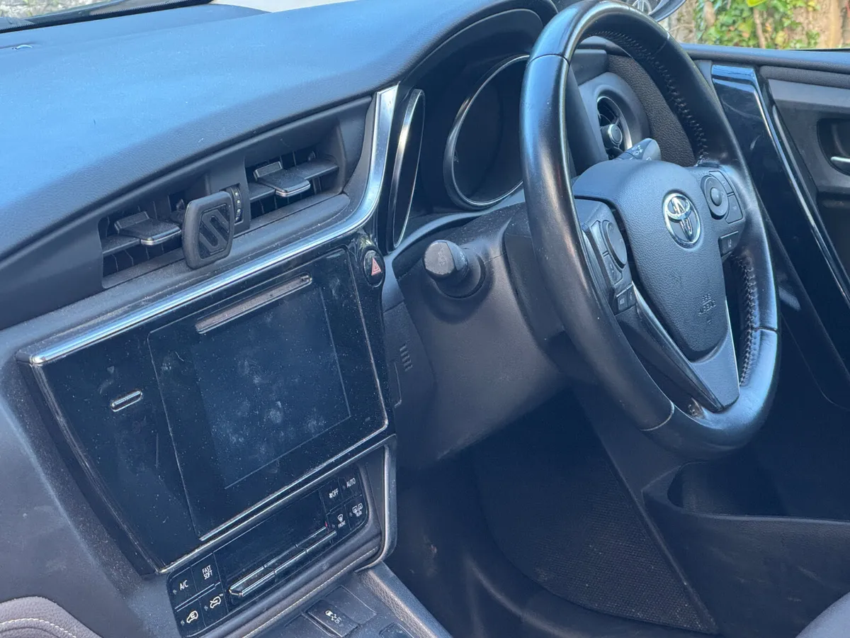 2018 Toyota Auris 1.8 Hybrid - Image 2
