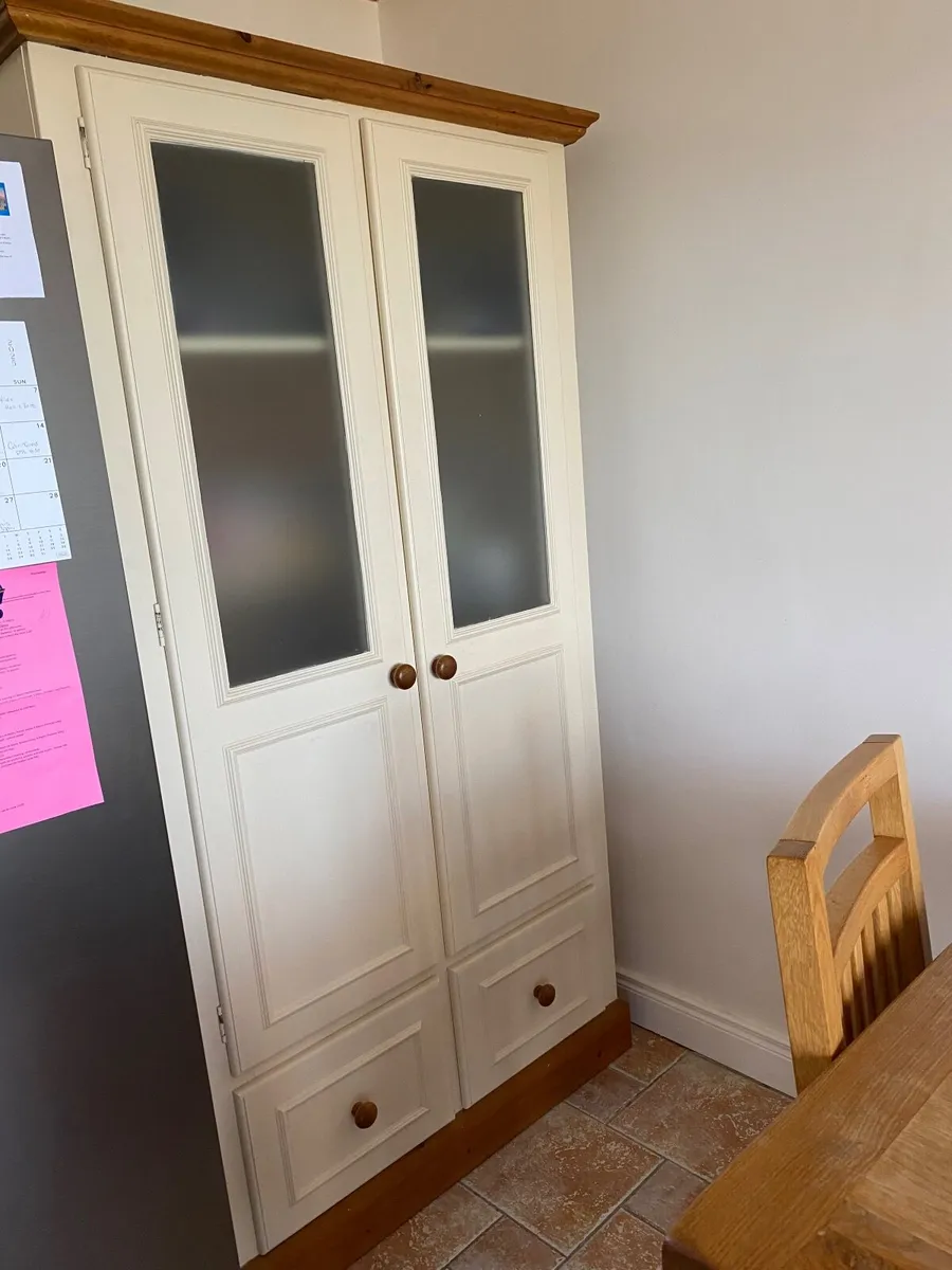 Kitchen cabinet. - Image 1