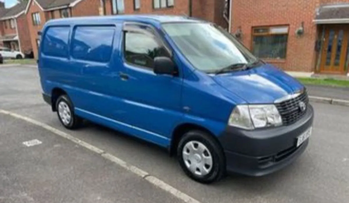 I will pay top money for a 2012 or 2013 hiace van - Image 3