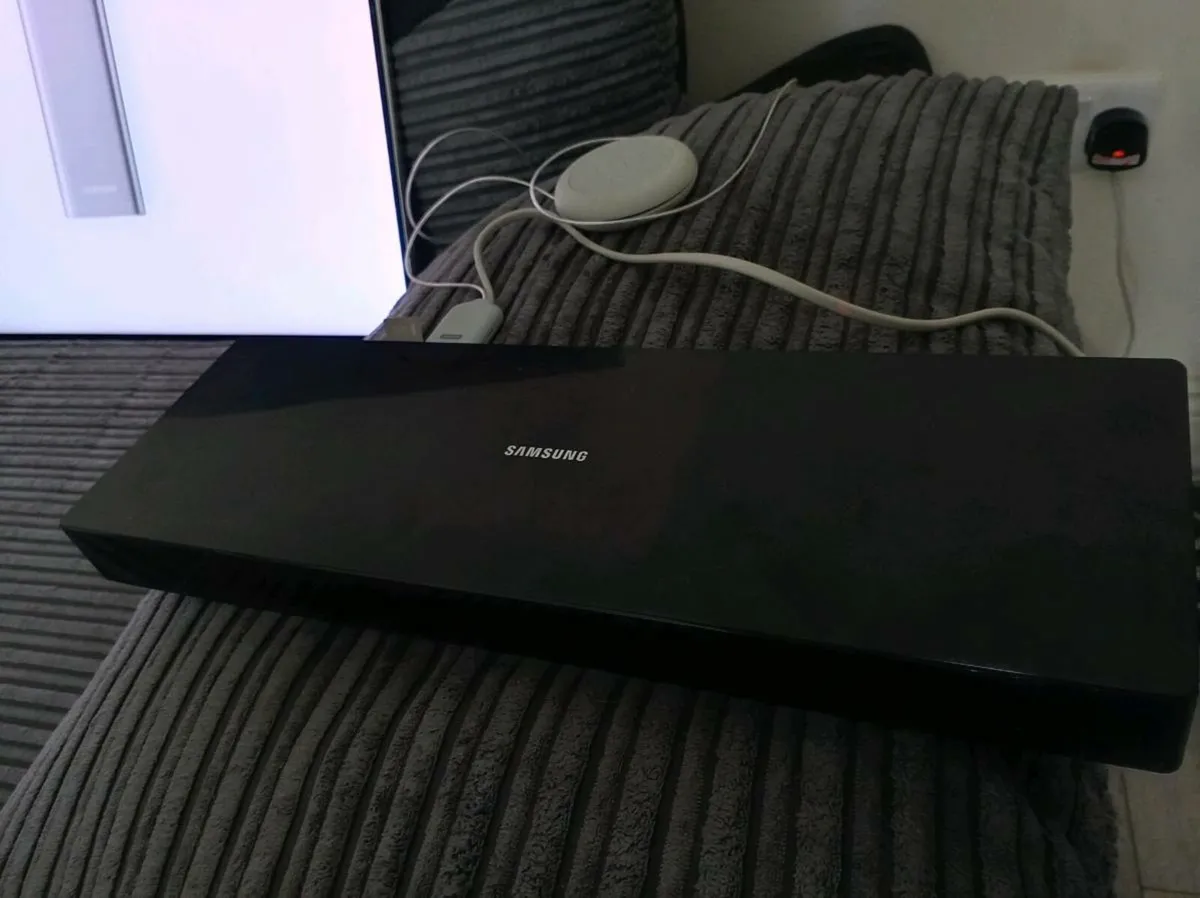 Samsung QLED 50" One connect box - Image 4