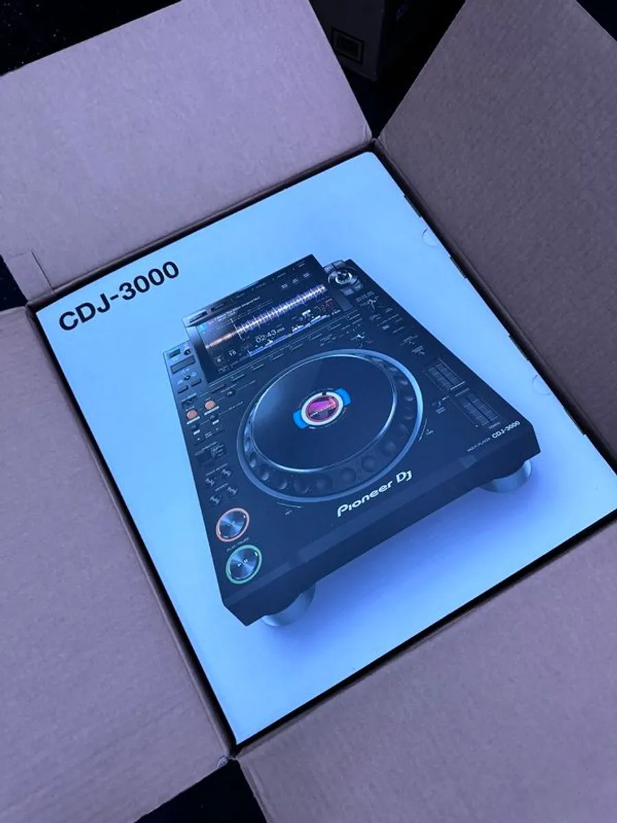 Set of Pioneer CDJ 3000, Great Condition