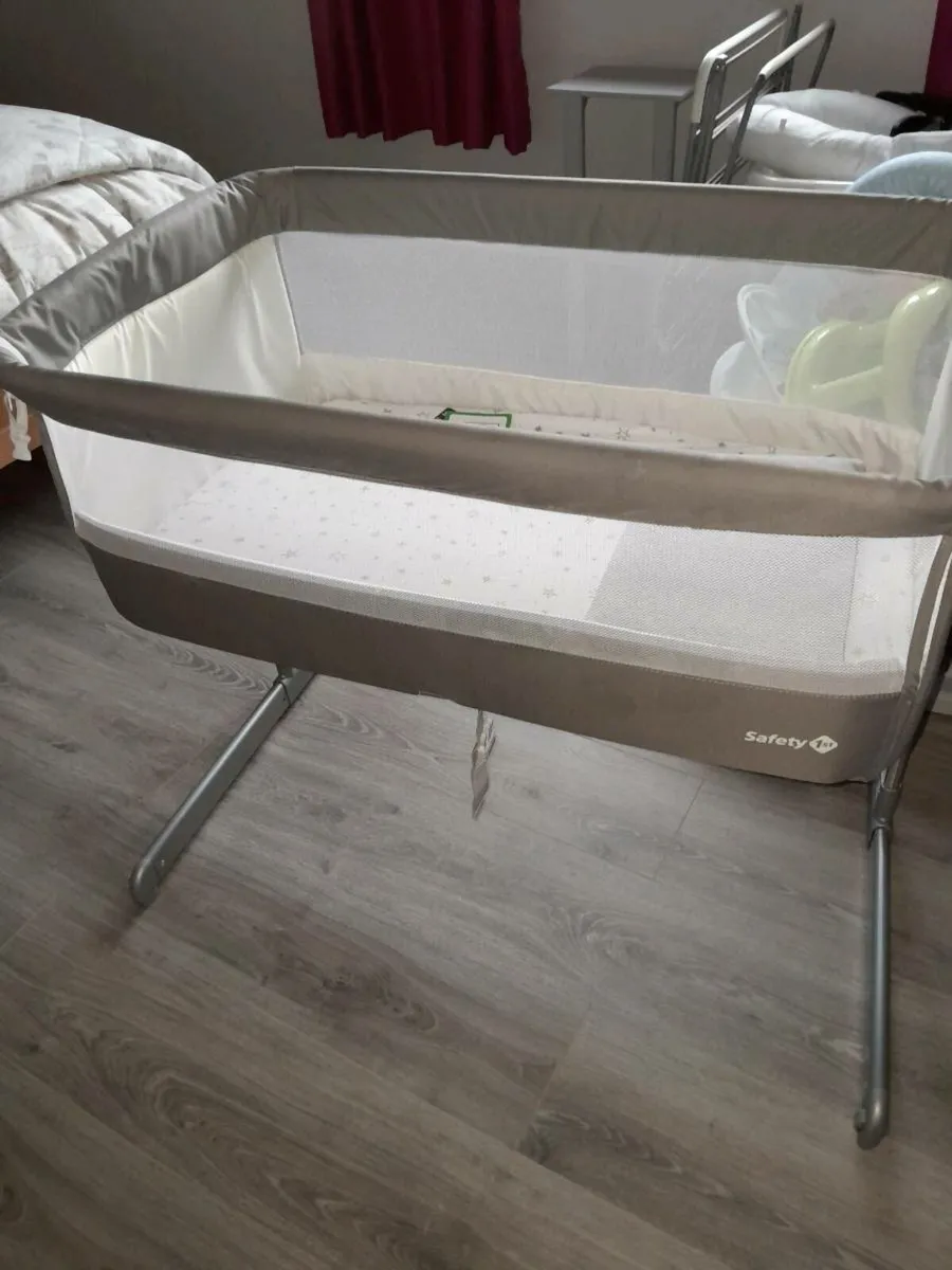 Safety 1st Calidoo bedside me crib - Image 1