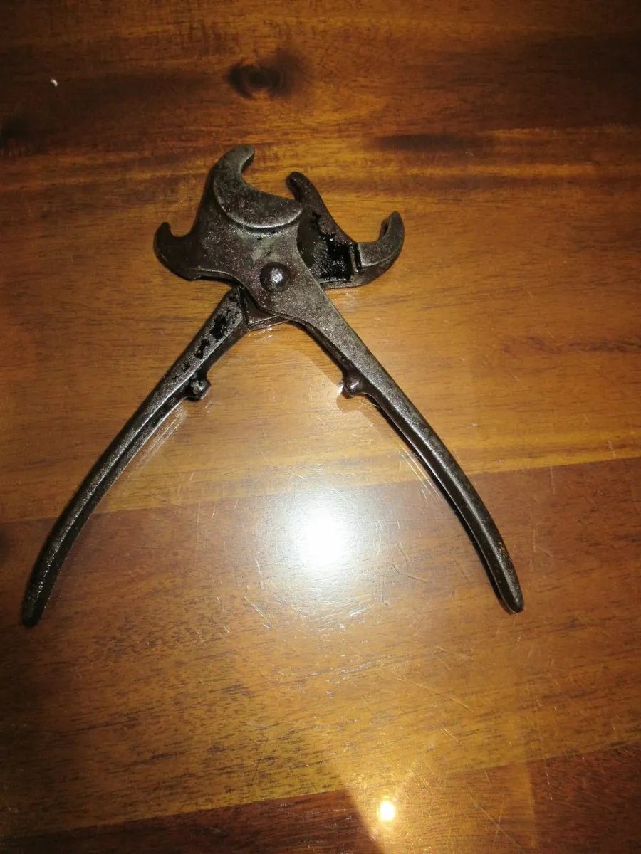 antique vintage tools pliers wrench pub cottage - Image 3