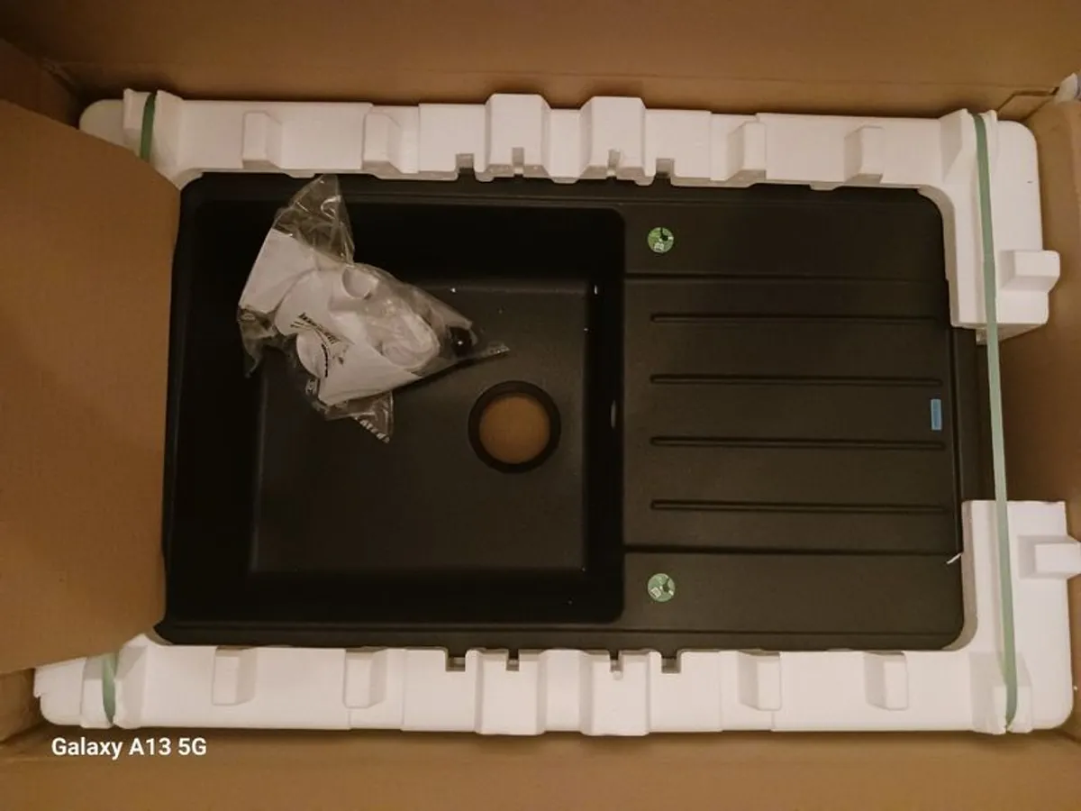 Black kitchen sink - Image 1