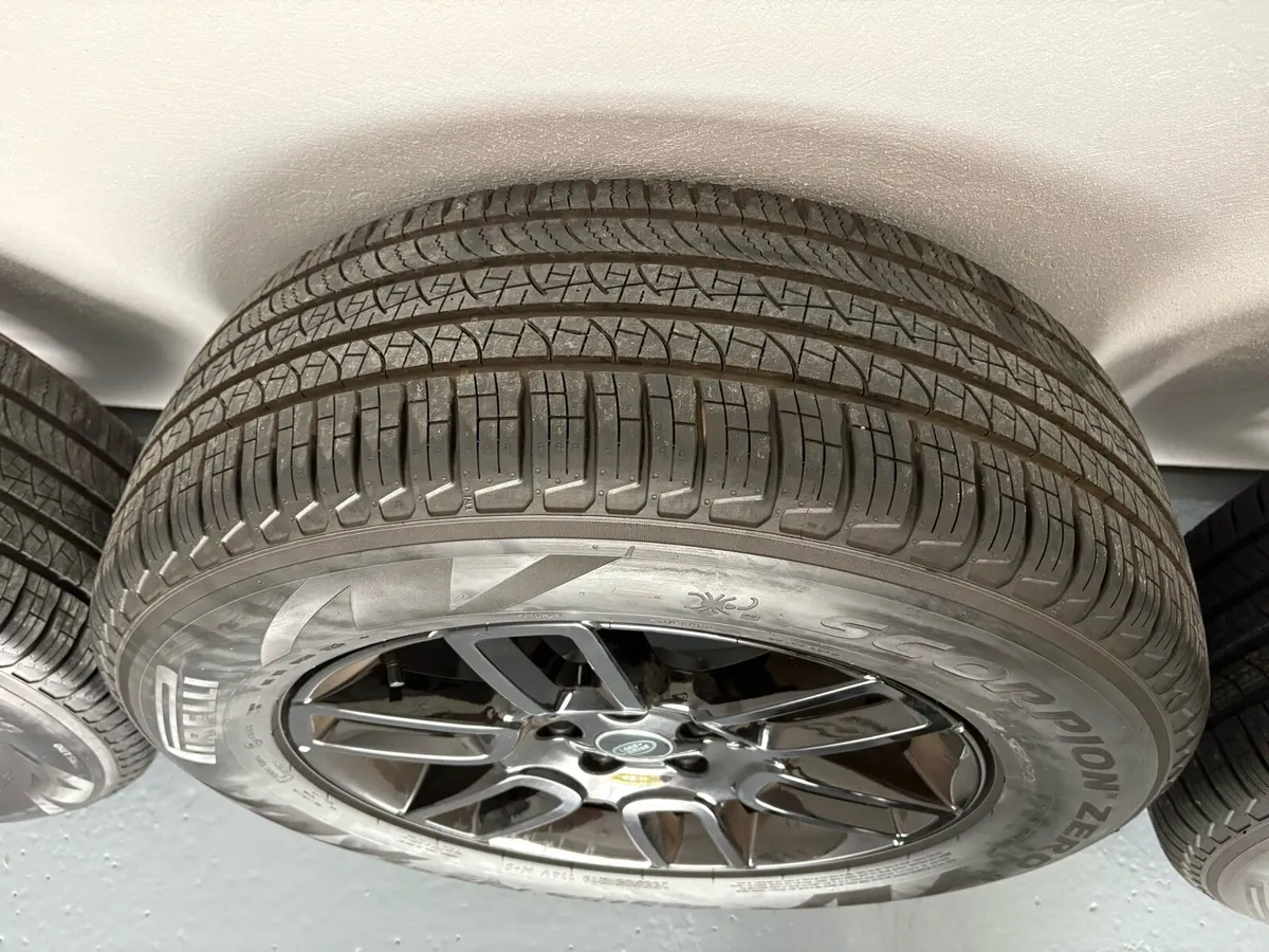 New Land Rover defender alloys and tyres - Image 3