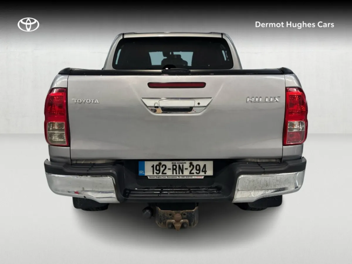 Toyota Hilux DOUBLE CAB SR5 AUT0 - Image 4
