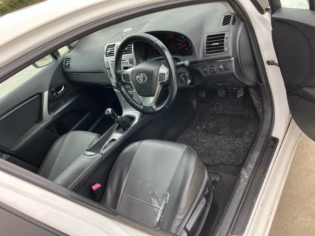 Toyota avensis - Image 3