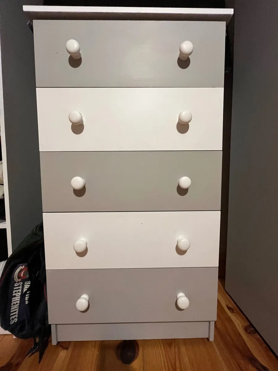 Chest of drawers - Image 1