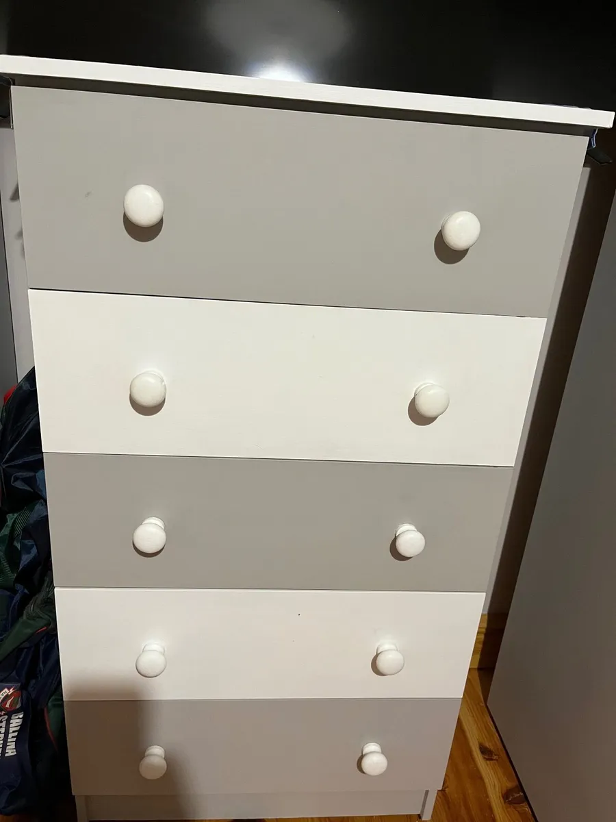 Chest of drawers - Image 2