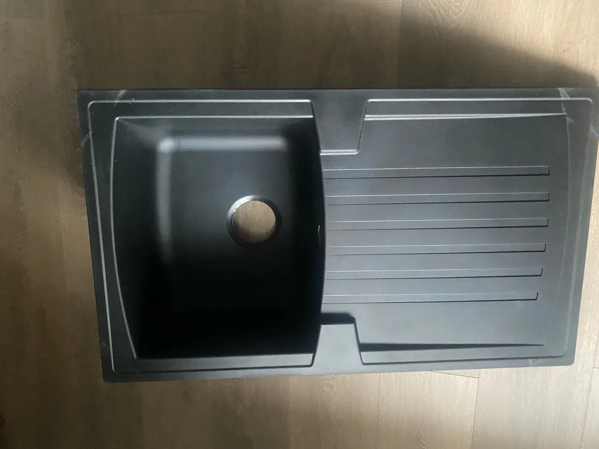 Kitchen sink - Image 1