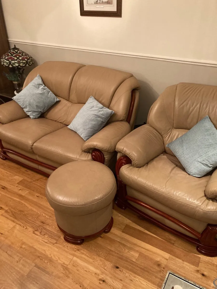 Furniture - 3 2 1 leather couches and tv unit - Image 4