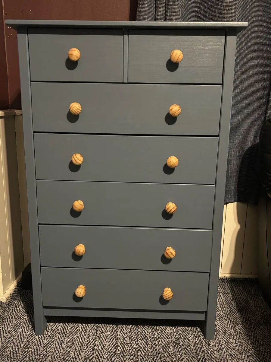 Grey chest of drawers