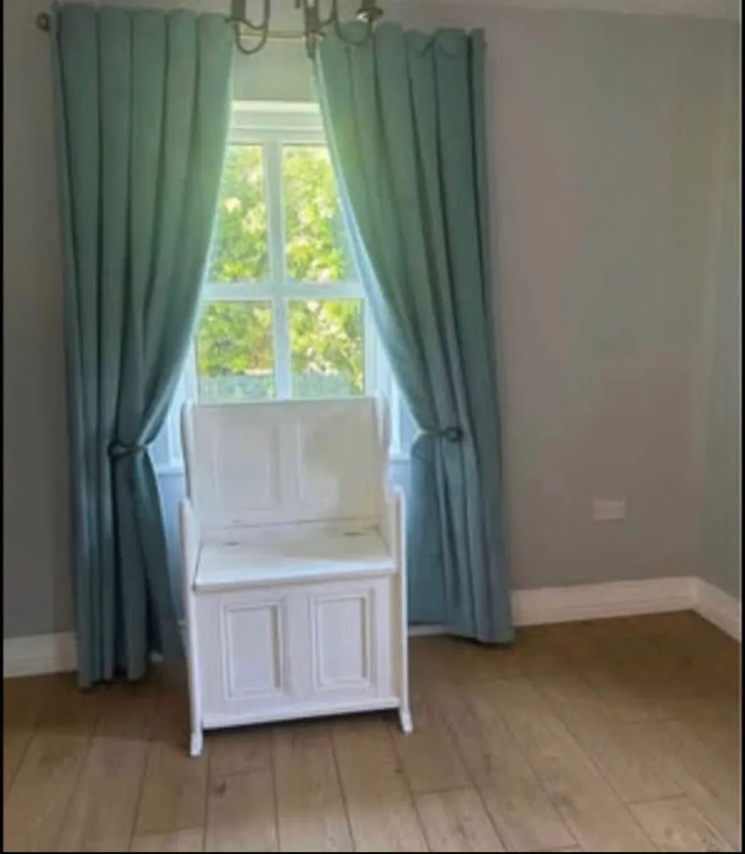 Mirror stand bench and curtains - Image 2