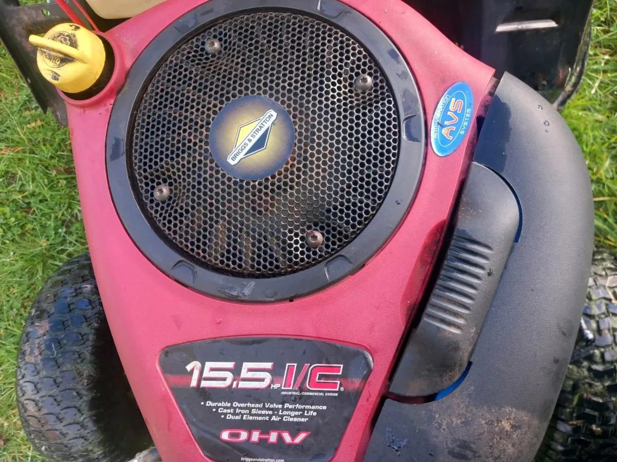 Ride on lawnmower - Image 1